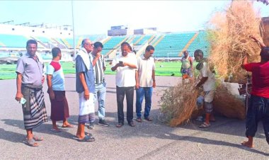 مدير مكتب الشباب والرياضة بلحج يدشن حملة نظافة لساحة وصالات ملعب معاوية