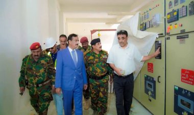 محافظ شبوة  يتفقد سير العمل في مشاريع خدمية بمدينة عتق ويشيد بدعم الأشقاء في دولة الإمارات