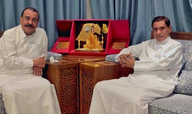 اللواء بن بريك يزور اللواء الركن فرج البحسني للاطمئنان على صحته ويبحث معه أوضاع حضرموت