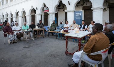 الأجهزة الأمنية تشارك في الجلسة الحوارية " سدة المكلا " لتعزيز التعاون مع المجتمع