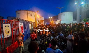 محتجون في المكلا يغلقون الميناء ومنشآت حيوية احتجاجًا على تردي الخدمات