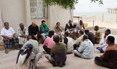 العميد المحمدي يلتقي رؤساء اللجان المحلية بمراكز المكلا ويؤكد أهمية الاصطفاف الشعبي وتنظيم الاحتجاجات