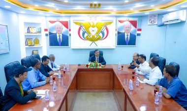 المحافظ ابن الوزير يلتقي بعمادة كلية الطب بجامعة شبوة ويؤكد استمرار دعم السلطة المحلية للصرح الأكاديمي