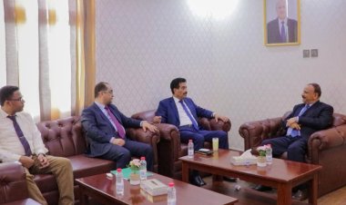 وزير النقل يلتقي سفير بلادنا لدى إندونيسيا ويبحث مع محافظ سقطرى أوضاع قطاعات النقل بالمحافظة