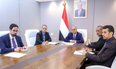 رئيس الوزراء يناقش مع السفيرة البريطانية تطورات الأوضاع وبرامج التعاون بين البلدين