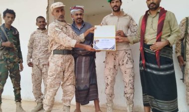 رئيس تنفيذية انتقالي حبان يتفقد مواقع اللواء الرابع مشاة بمنطقة العرم