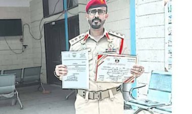 رئيس تنفيذية انتقالي حضرموت يهنئ النقيب مهندس محمد باجابر بمناسبة تخرّجه وتحقيقه المركز الأول في معهد القادة والأركان بالعاصمة عدن