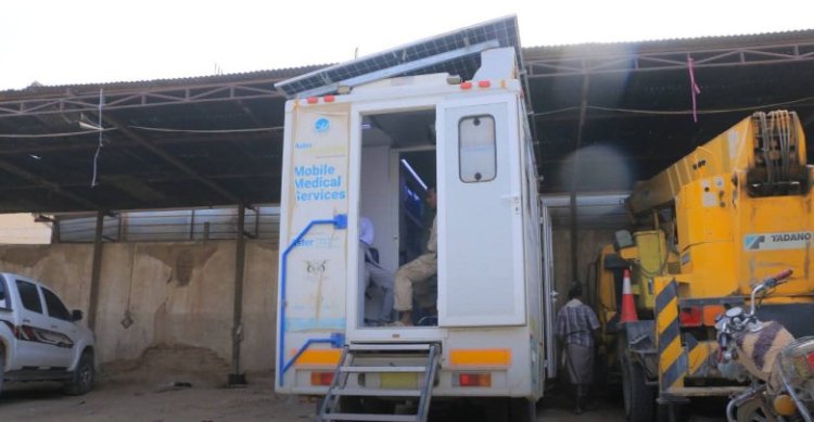 نزول القافلة الطبية لمعاينة عمال نظافة وحدة سيئون.