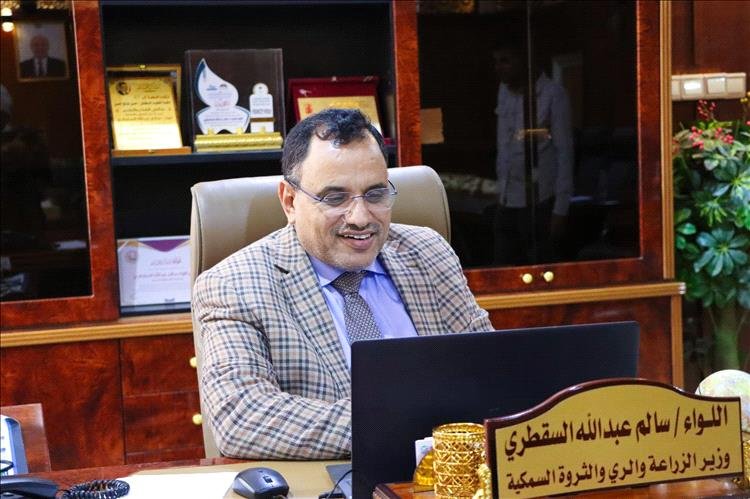 الوزير السقطري يبحث مع السفير الياباني لدى اليمن تعزيز التعاون في قطاعات الزراعة والأسماك