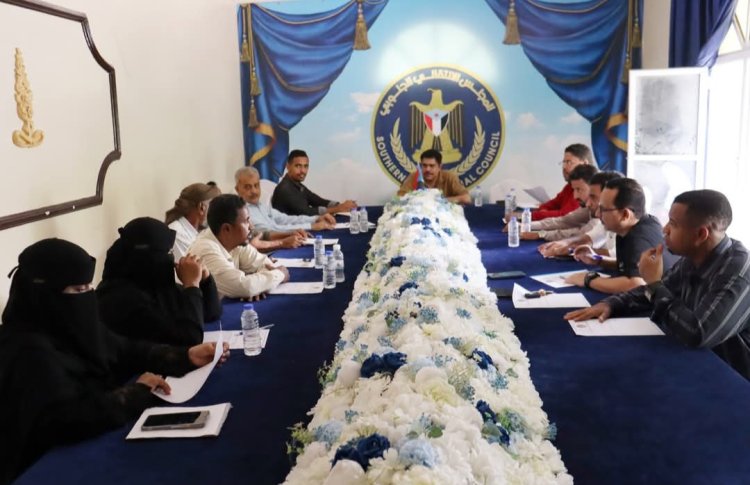 تنفيذية انتقالي حضرموت تحذّر من خطورة إنشاء معسكرات خارج إطار الدولة وتدعو للحفاظ على استقرار المحافظة