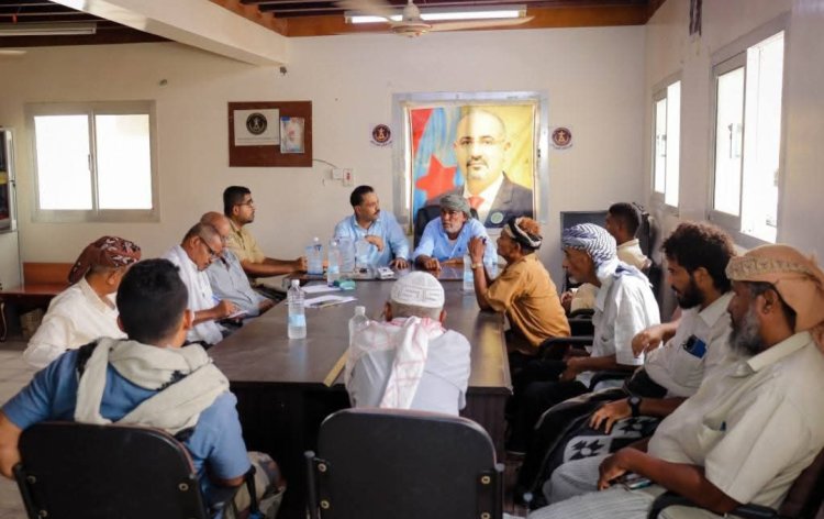 تنفيذية انتقالي غيل باوزير تناقش تدهور الخدمات الصحية والمعيشية بالمديرية