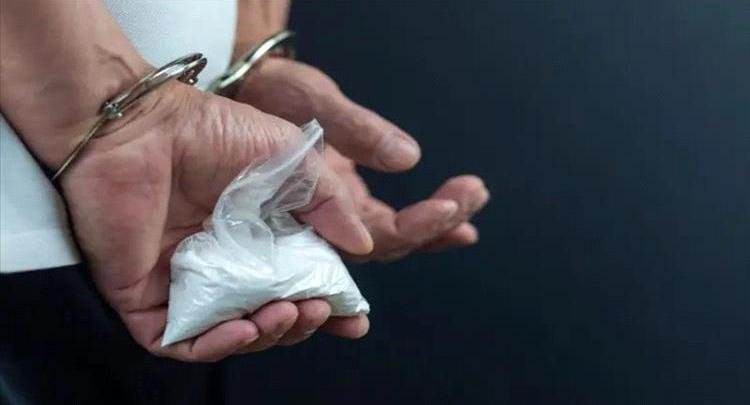 شرطة لحج تضبط ثلاثة مهربين بحوزتهم مواد مخدرة في المضاربة ورأس العارة.