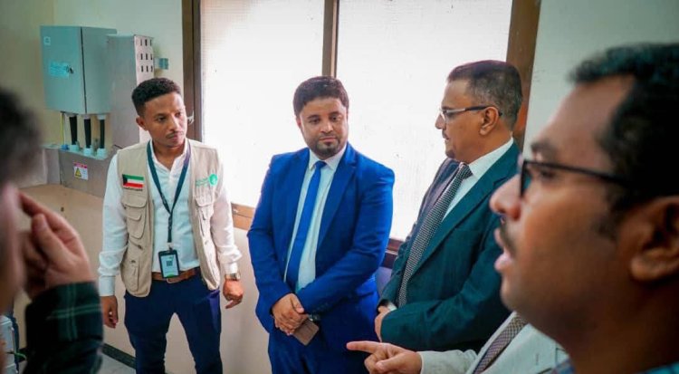 -  بتمويل من العون المباشر الكويتية.. الأمين العام لمحلي حضرموت يدشن مشاريع الطاقة الشمسية لثلاثة مراكز صحية بالمكلا