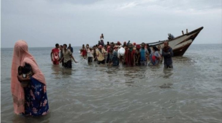 وصول 400 مهاجر إثيوبي إلى سواحل شبوة عبر قوارب تهريب.