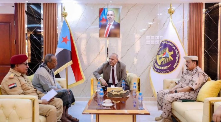 الكثيري يلتقي قائد المنطقة العسكرية الثانية ويُشيد بجاهزية ويقظة منتسبيها