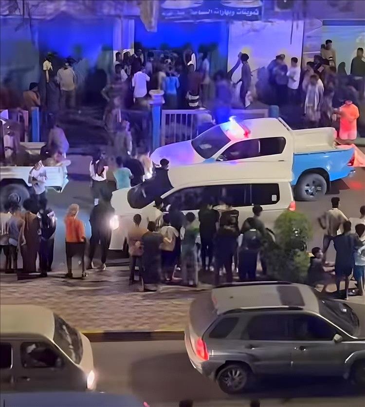 حادثة مأساوية في المعلا… وفاة شخص وإصابة إثنان إختناقا بدخان مولد كهربائي في محل للبهارات.