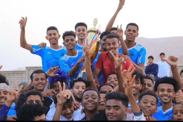 فريق الوحدة بالرحمن يتوج ببطولة دوري صقور الوادي الرابعة لكرة القدم