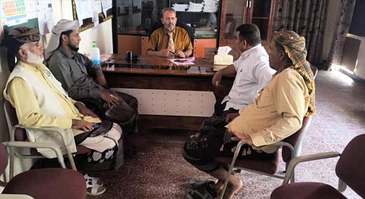 مدير صحة أبين يناقش مع جمعية الحكمة دعم الجوانب الصحية