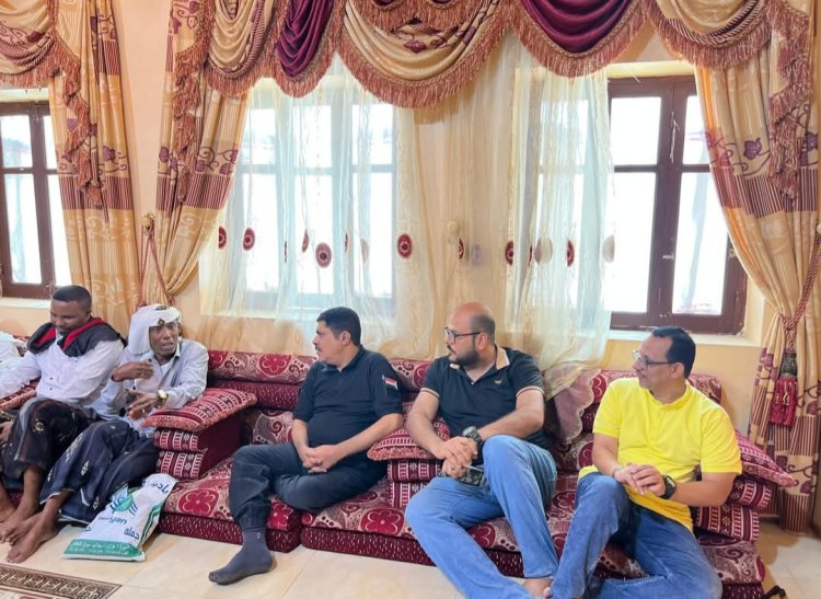 رئيس تنفيذية انتقالي حضرموت يقدّم واجب العزاء في وفاة العازف سمير سعد سرور