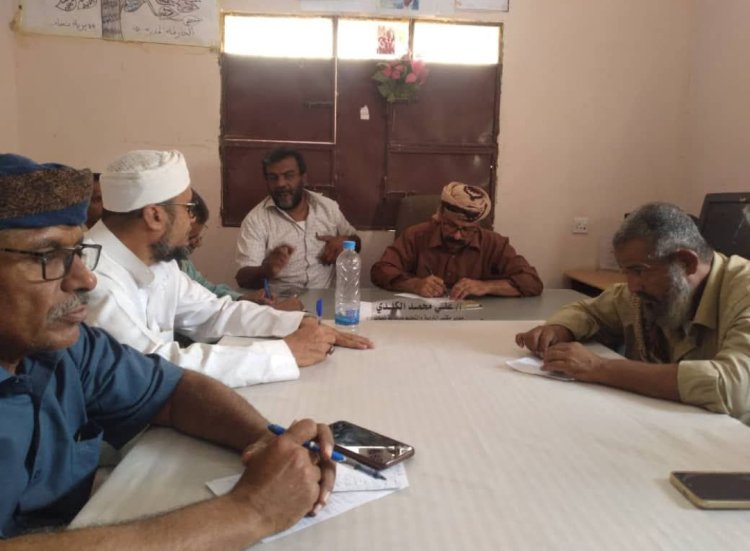 بحضور أمين عام المديرية" إدارة التربية والتعليم بمديرية نصاب تعقيد اجتماع لمناقشة التحضيرات الخاصة بالعام الدراسي 2025-2026 .