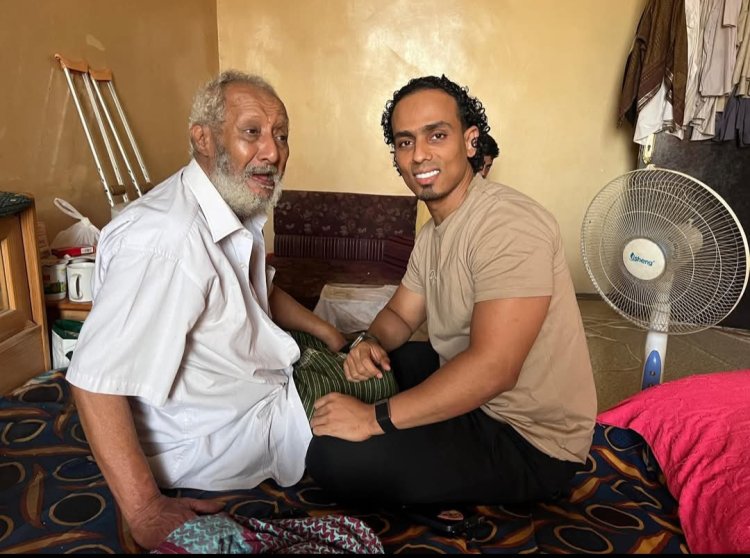 السقاف يطمئن على صحة الكابتن منير مدهش