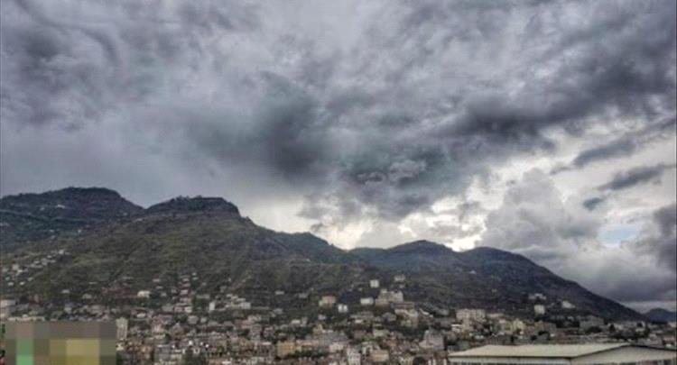 الأرصاد تتوقّع أمطاراً بأنحاء مختلفة وطقساً حاراً بالمناطق الساحلية والصحراوية.