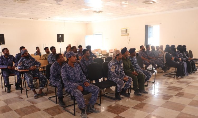 العميد الجابري يدشّن دورة تدريبية متخصصة لأمن المعسكر