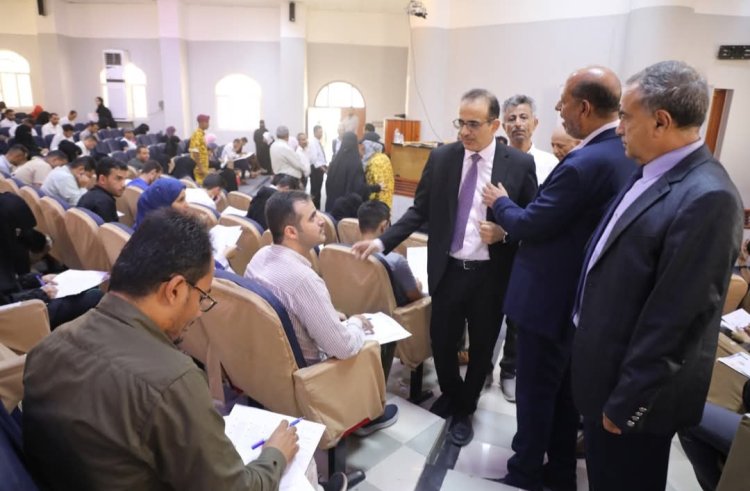 وزير الصحة يدشن امتحانات الكفاءة المهنية للكوادر الصحية في المراكز الامتحانية بالداخل والخارج