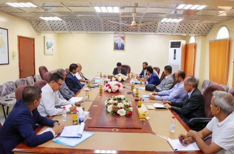 وزير النفط والمعادن يترأس اجتماع مديري الشركات والوحدات التابعة للوزارة