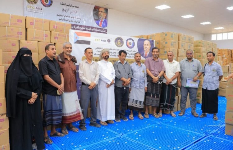 بدعم من الرئيس الزُبيدي.. انتقالي وادي وصحراء حضرموت  ومكتب الصحة يدشنان توزيع المحاليل الوريدية لمواجهة تفشي الحميات والأوبئة