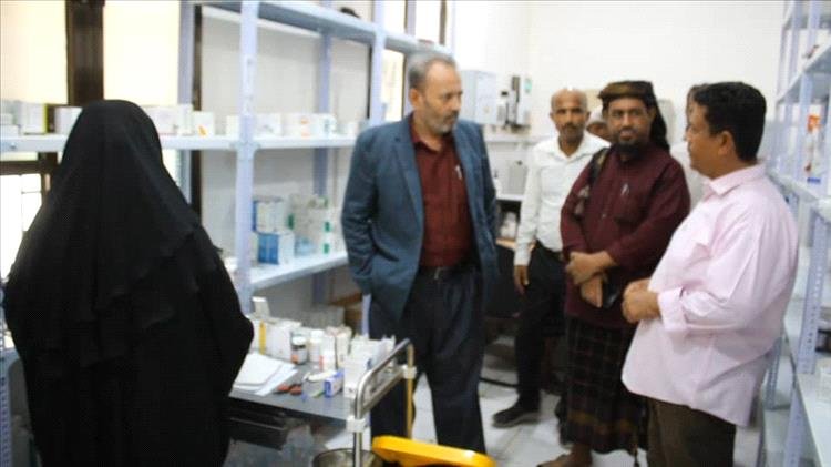 مدير عام صحة أبين يطلع على واقع خدمات الأمومة والطفولة بمركز خنفر