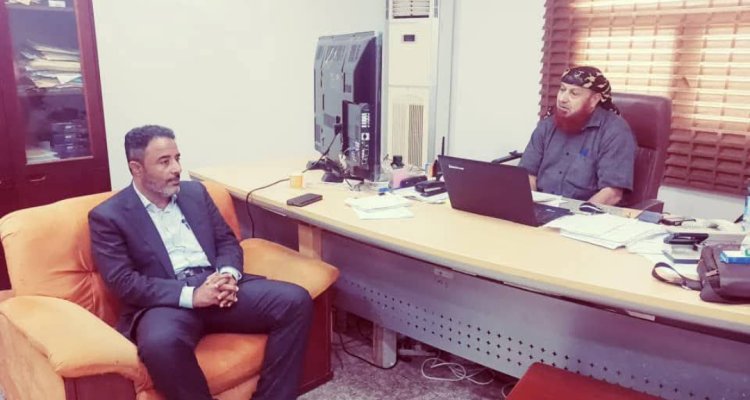 رئيس تنفيذية انتقالي أبين يتفقد مصنع الاسمنت بمديرية خنفر