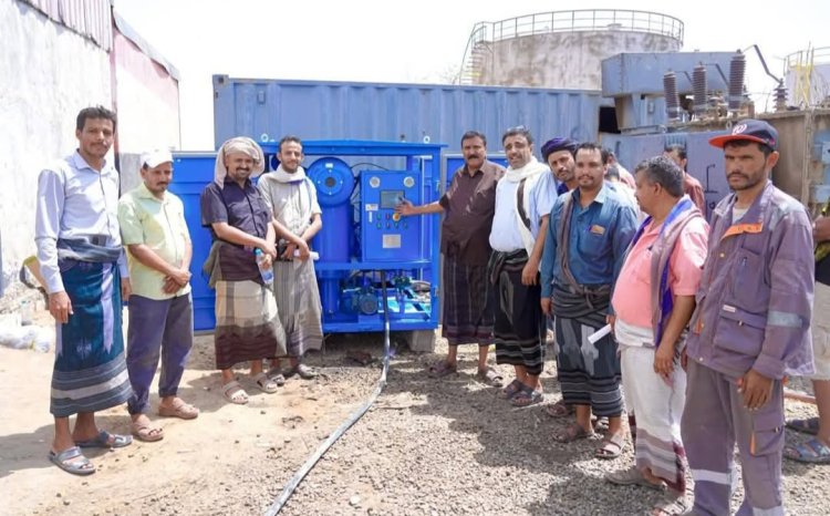 الوكيل الكندي يدشّن جهاز فلترة زيوت محولات كهرباء شبوة .