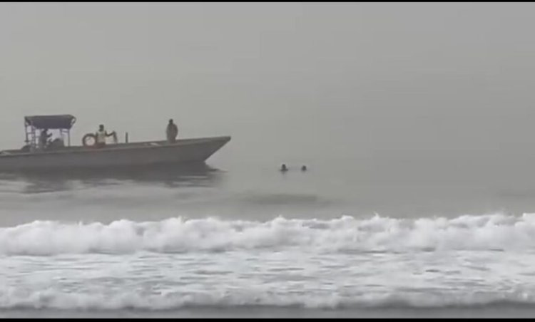 خفر السواحل بحضرموت ينقذ 12 شابًا من الغرق في سواحل المكلا