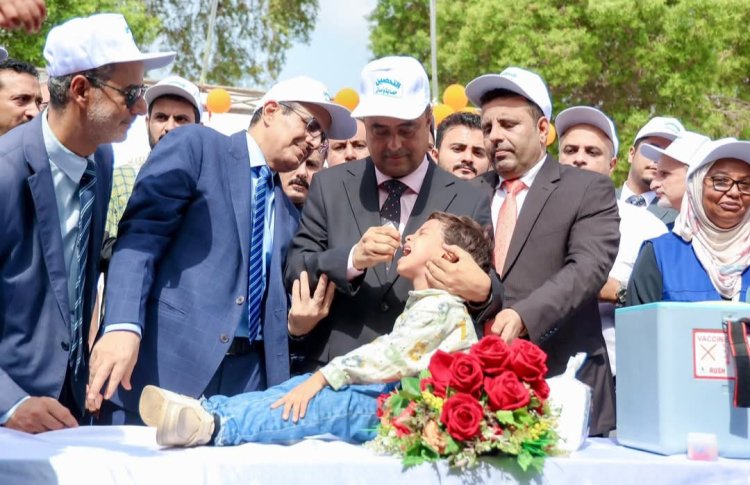 رئيس الوزراء يدشن الجولة الأولى من الحملة الوطنية الطارئة للتحصين ضد شلل الأطفال