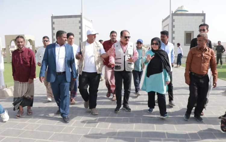 وفد من منظمة UNOPS يتابع المشاريع المنفذة في مديرية الشحر وآلية توسيع التعاون بين السلطة والمنظمة