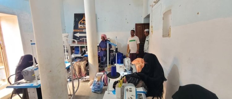 انتقالي تريم يدعم مشغل العيدروس بأدوات ومستلزمات الخياطة والتطريز