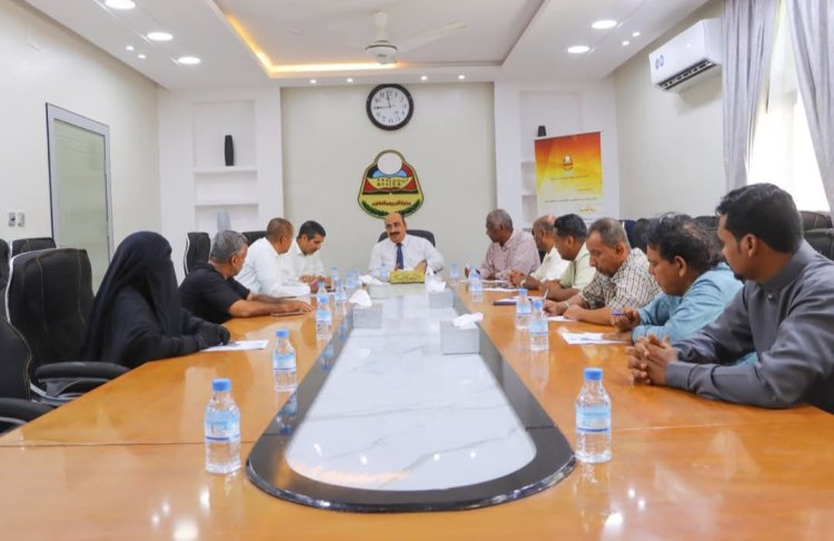 تربية ساحل حضرموت تناقش الاستعدادات لاستقبال العام الدراسي 2025-2026م
