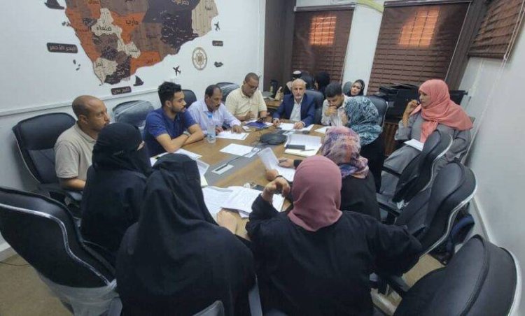 لمناقشة انطلاق حملة تعزيز صحة الأم والوليد.. الوكيل الشبحي يترأس اجتماعا موسعا مع جميع طاقم قطاع السكان