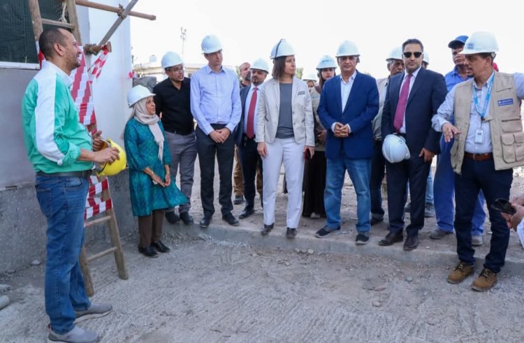 وزير المياه ووفد البنك الدولي يطلعان على سير العمل في مشروع محطة ضخ المياه بمنطقة البرزخ