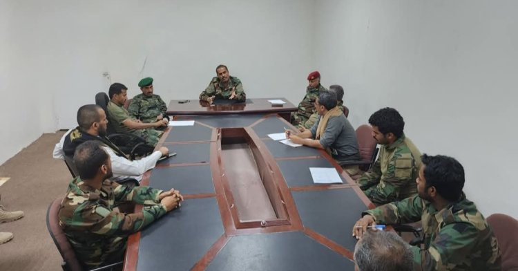 القائد العام لقوات دفاع شبوة العميد الركن الكليبي   يترأس اجتماعاً هاماً مع رؤساء الشعب في القيادة العامة.