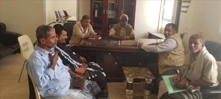 مدير عام مديرية ميفعة محافظة شبوة يلتقي مسؤول الرقابة والتقييم بجمعية رعاية الأسرة