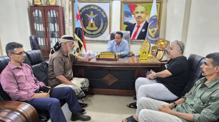 رئيس تنفيذية انتقالي لحج يلتقي مدير الشؤون الإدارية لكهرباء المحافظة