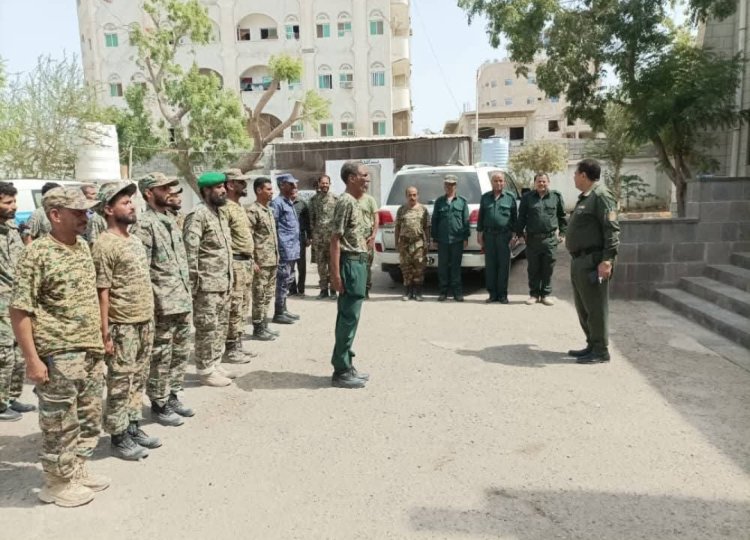 حملة تفتيش مفاجئة لتعزيز الأداء الأمني في أقسام شرط العاصمة عدن.