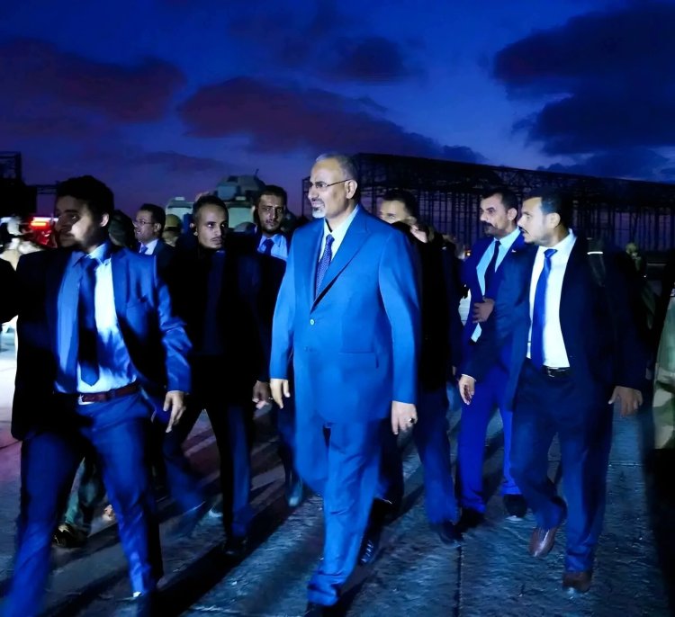 الرئيس الزُبيدي يعود إلى العاصمة عدن بعد زيارات عمل خارجية