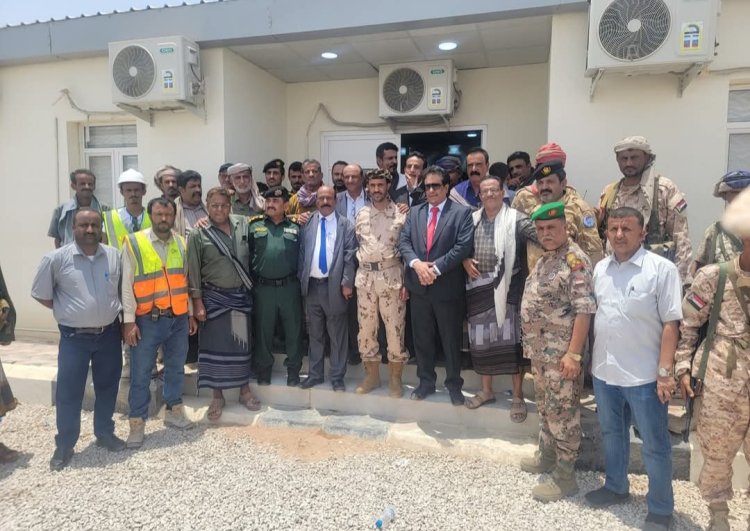 قيادة انتقالي شبوة والسلطة المحلية تتفقد مشروع الطاقة الشمسية