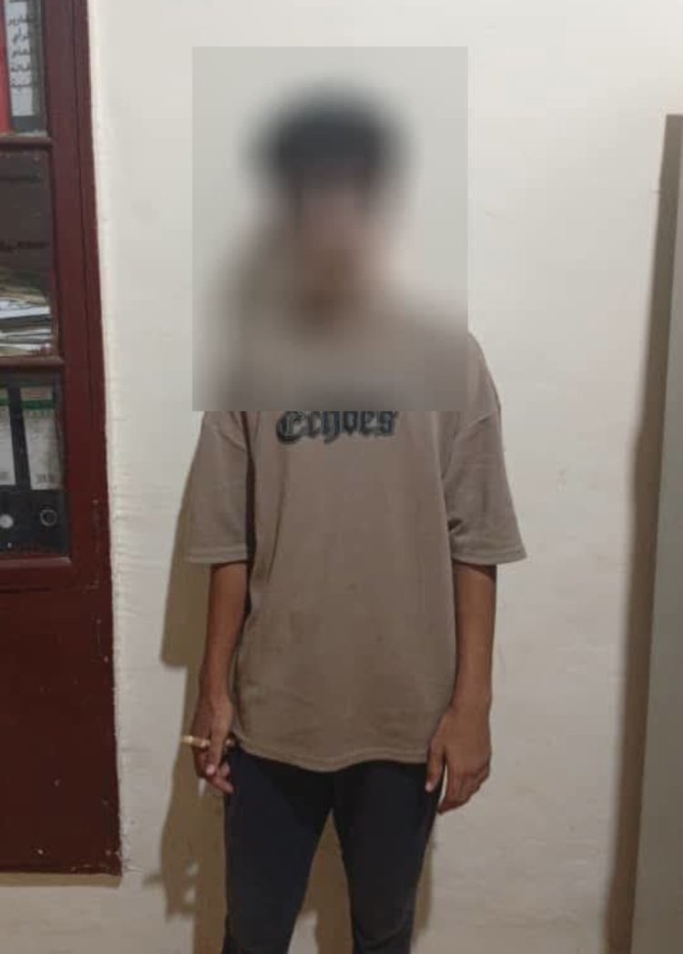 أمن العاصمة عدن يلقي القبض على متهم بسرقة مركبات في خور مكسر.