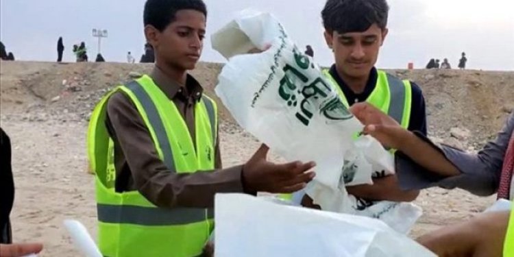 “النظافة ثقافة”.. حملة توعوية في شواطئ المكلا بموسم نجم البلدة