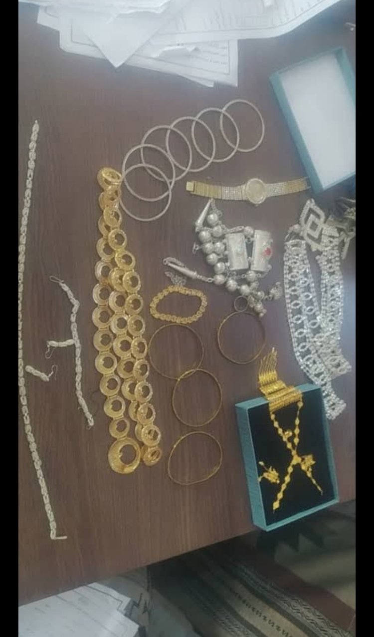 مركز شرطة روكب يضبط امرأة قامت بالسرقة من داخل منزل أحد المواطنين