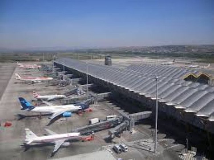 هجمات أوكرانية بطائرات مسيرة تثير الفوضى في مطارات موسكو